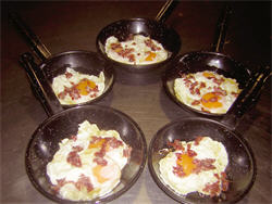 huevos con virutas de jamon iberico